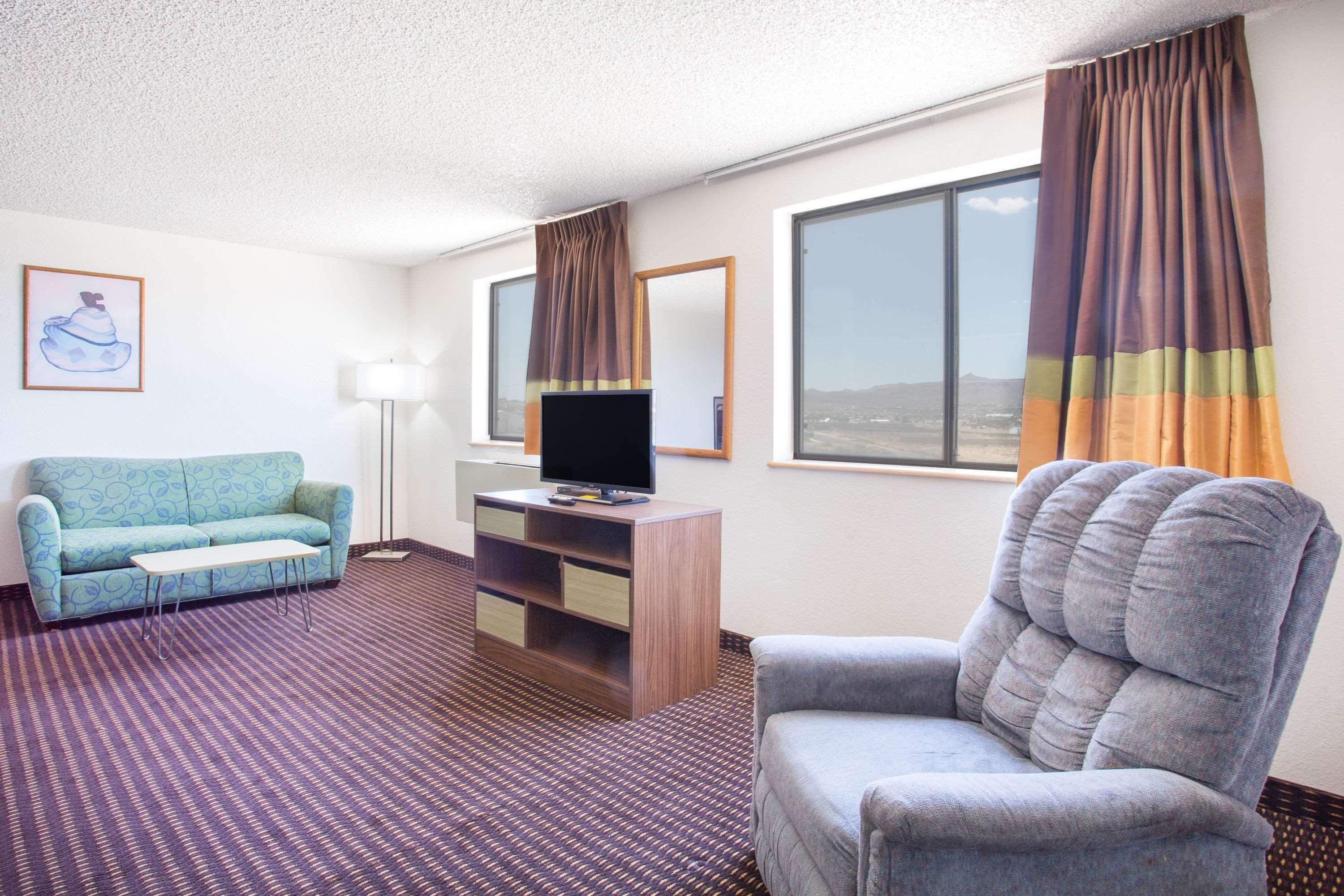 Hotel Super 8 By Wyndham Kingman Exterior foto